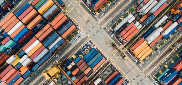 Containers that waits to be transported