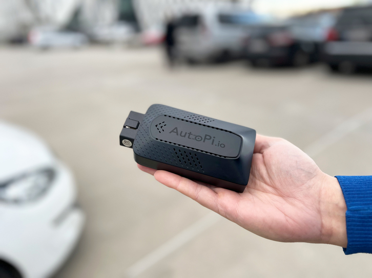 Size perspective of the AutoPi device